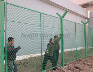 Expanded metal mesh fencing